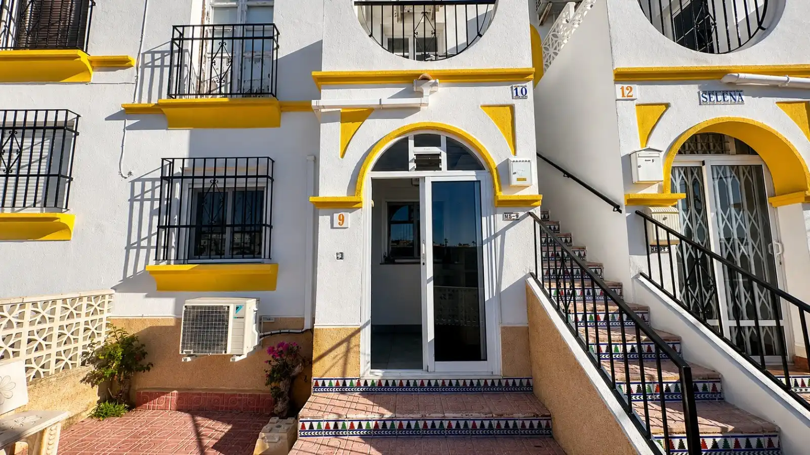 Außenansicht von Haus oder Chalet zum Verkauf in San Miguel de Salinas mit Klimaanlage, Heizung und Terrasse