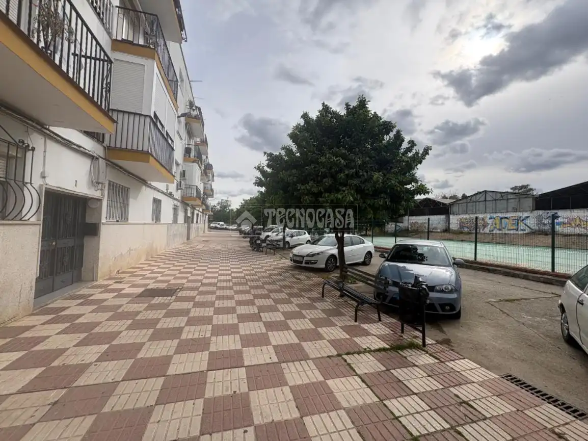 Vista exterior de Piso en venta en San Juan de Aznalfarache