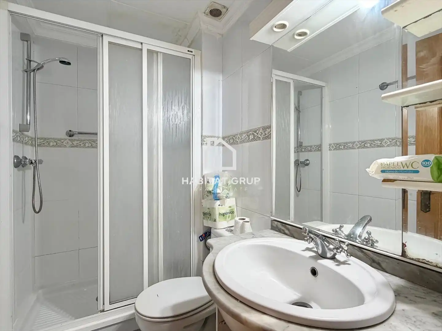 Baño de Piso en venta en Girona con Calefacción y Terraza