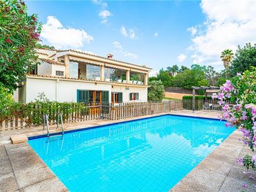 Detached house with pool for sale in Bunyola