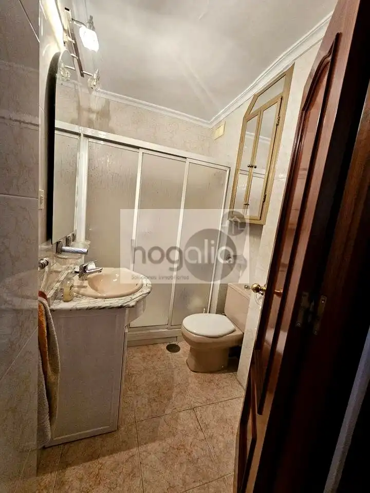 Baño de Piso de alquiler en Sevilla con Aire acondicionado y Amueblado