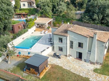 Casa amb piscina en venda a C. de Ramón Llull