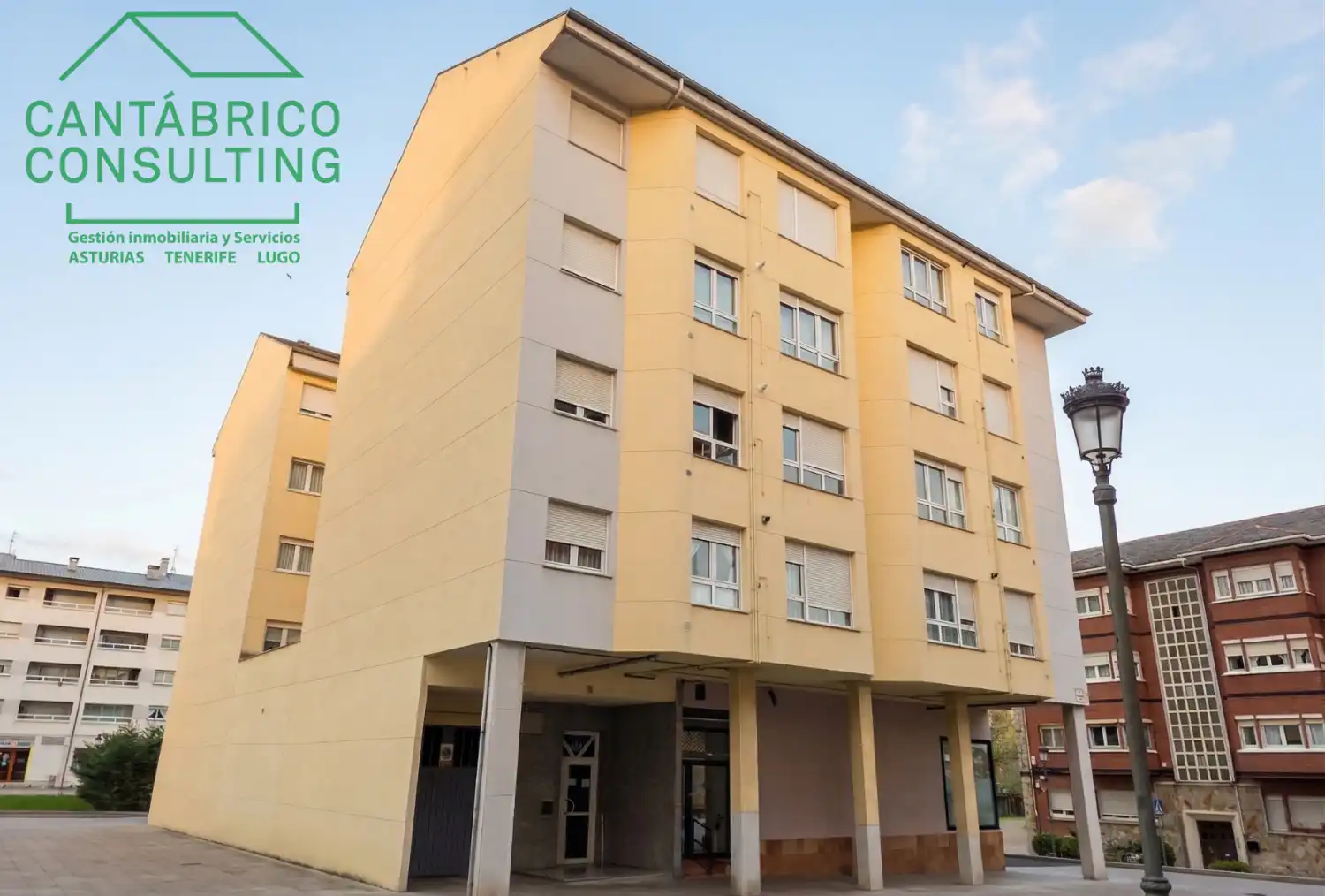 Vista exterior de Piso en venta en Navia con Calefacción y Amueblado
