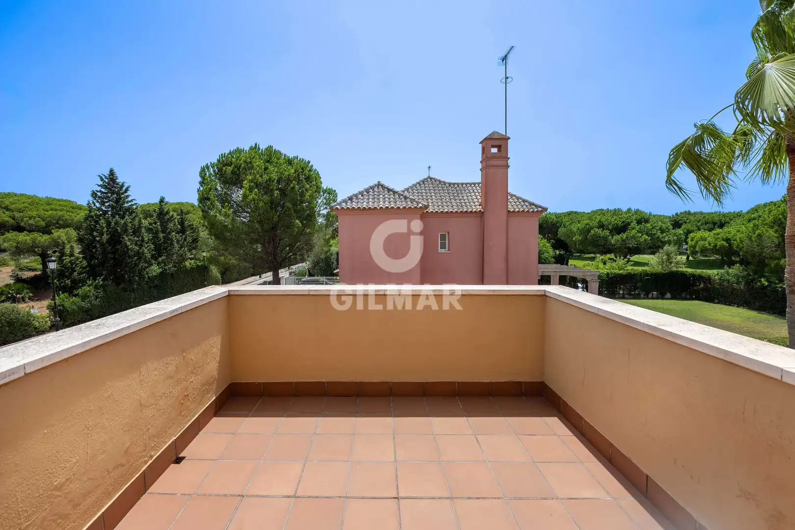 Vista exterior de Casa o xalet en venda en Chiclana de la Frontera amb Calefacció, Jardí privat i Piscina