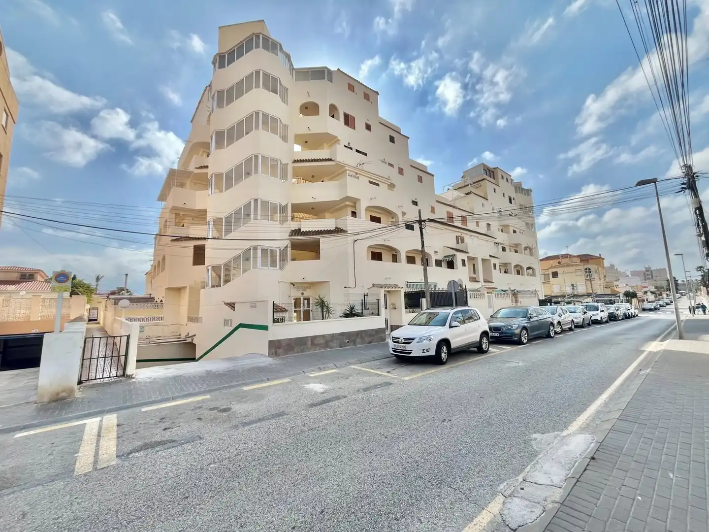 Vista exterior de Estudio en venta en Torrevieja con Balcón y Piscina comunitaria