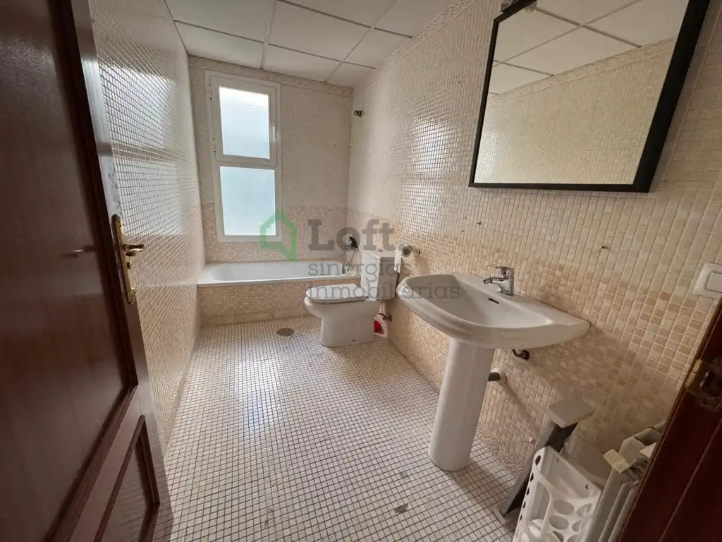 Badezimmer von Dachboden zum Verkauf in Badajoz mit Klimaanlage, Heizung und Terrasse