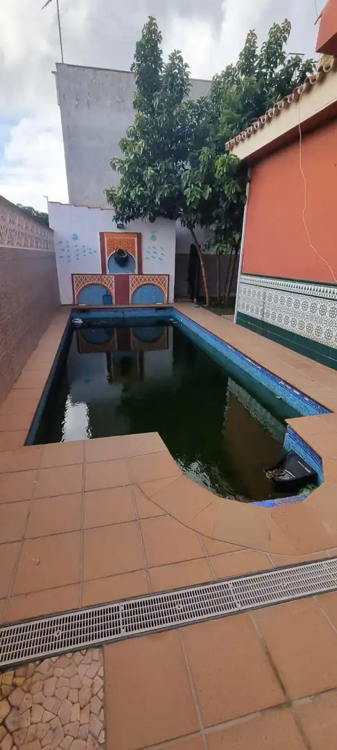 Swimming pool of Houses for sale in Algeciras