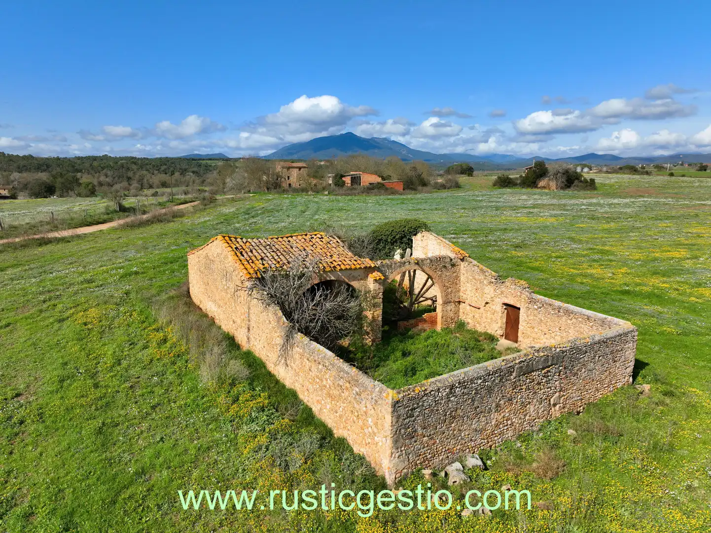 Finca rústica en venda en Navata amb Jardí privat