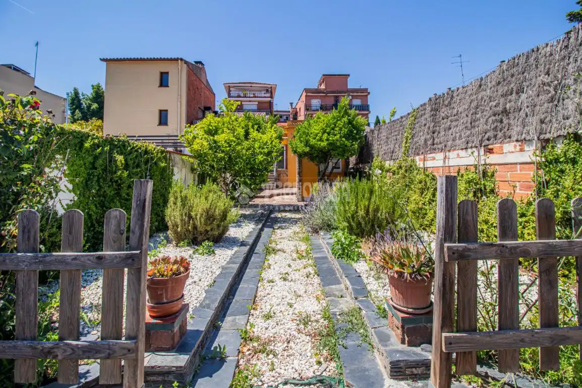 Jardín de Casa adosada en venta en Sant Cugat del Vallès con Calefacción y Terraza