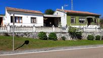 Vista exterior de Casa o xalet en venda en Alfoz de Lloredo amb Terrassa