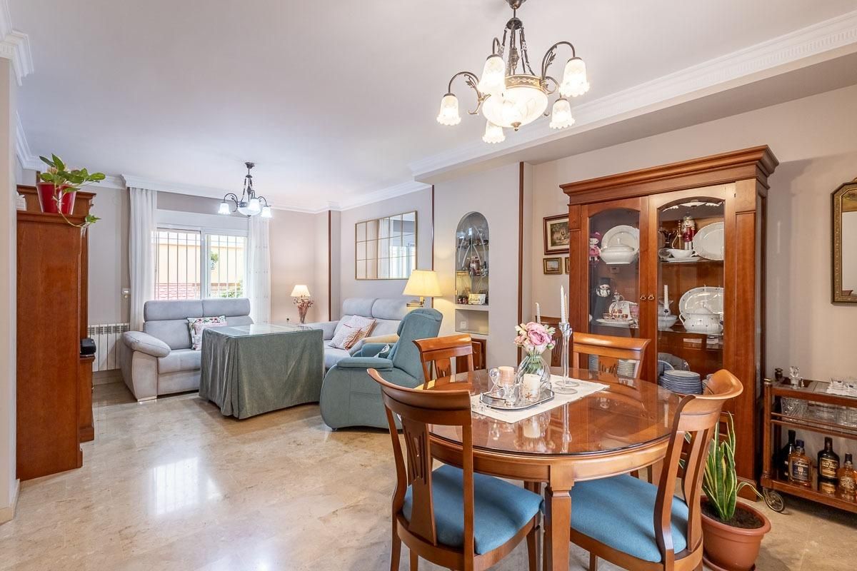 Comedor de Casa adosada en venta en  Granada Capital con Aire acondicionado, Calefacción y Terraza