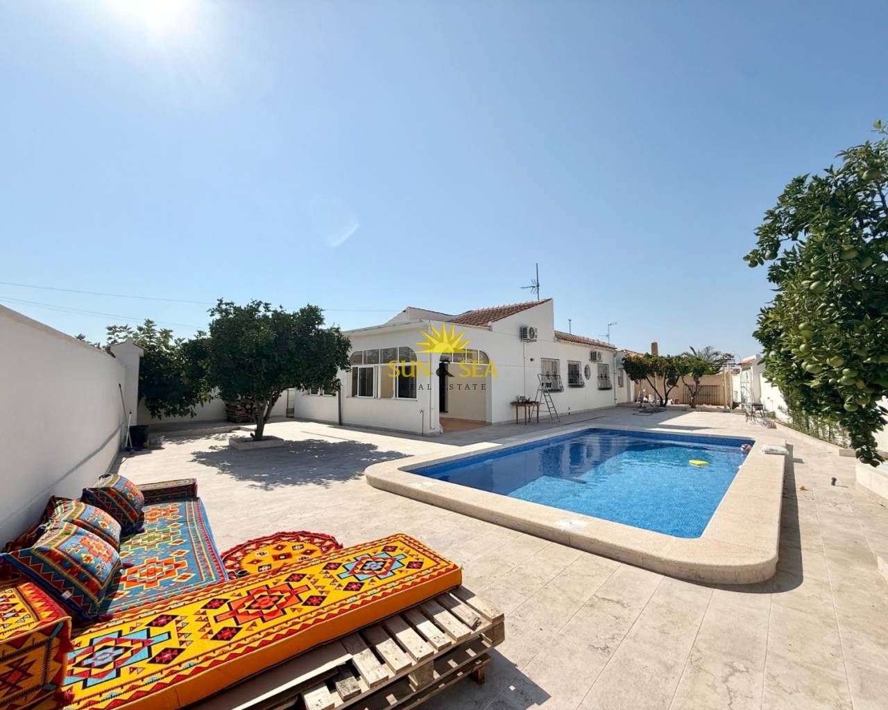 Exterior view of Single-family semi-detached to rent in Torrevieja  with Air Conditioner, Heating and Terrace
