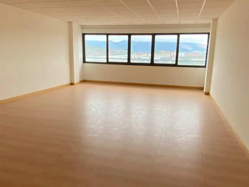 Oficina en venta en Valle de Elorz / Elortzibar