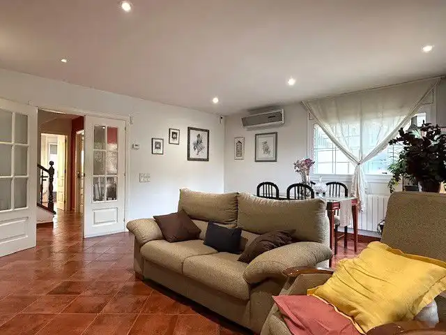 Sala de estar de Casa o chalet en venta en Sant Boi de Llobregat con Aire acondicionado, Calefacción y Jardín privado