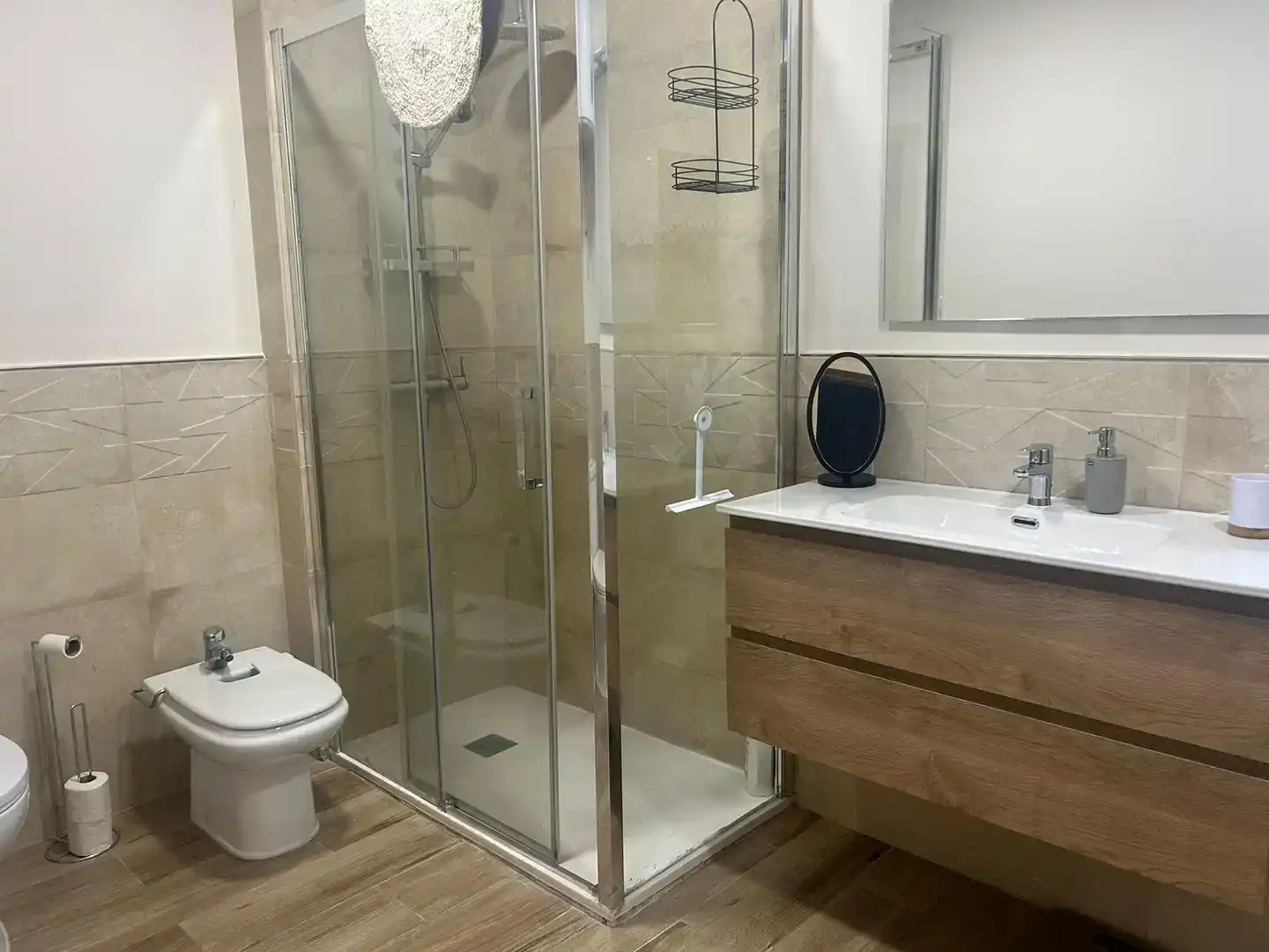 Badezimmer von Erdgeschoss zur Miete in Valencia mit Klimaanlage und Möbliert