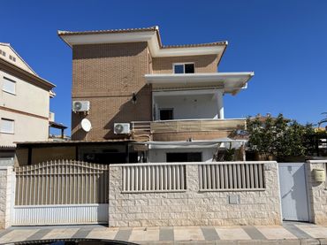 Detached house for sale in Oliva Playa