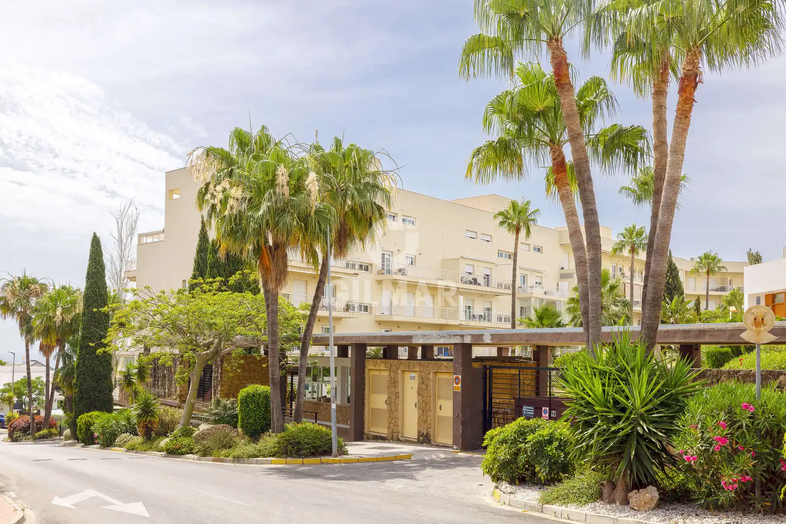 Vista exterior de Dúplex en venta en Benalmádena con Calefacción, Jardín privado y Piscina