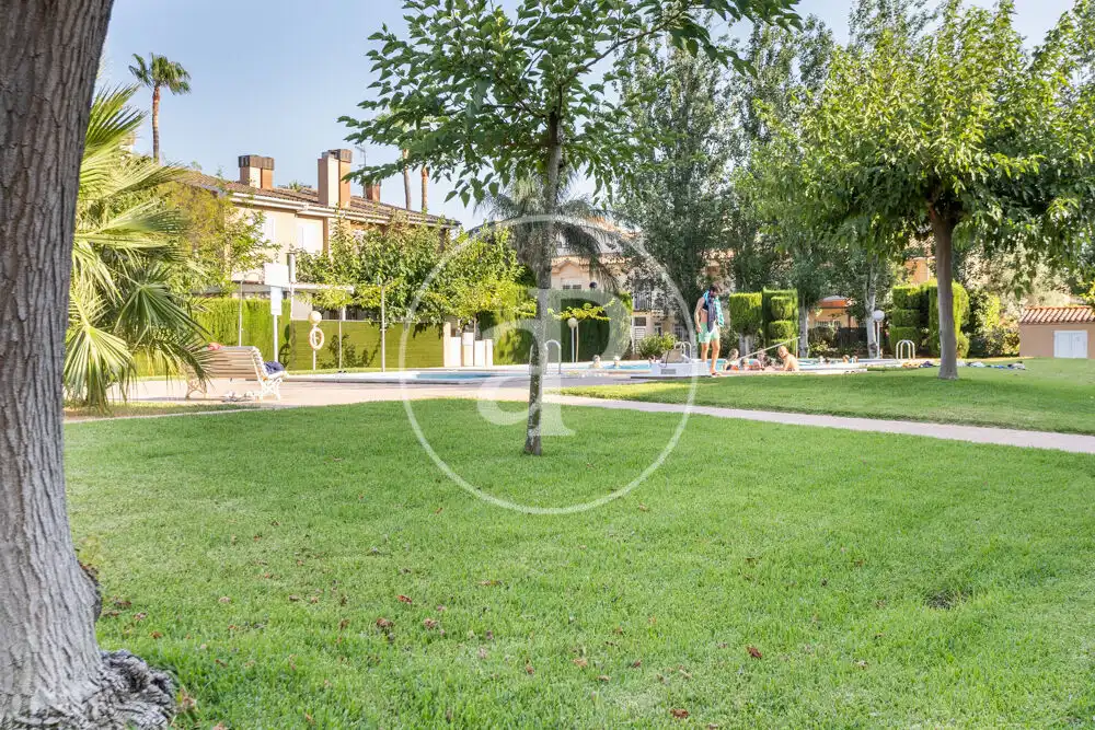 Jardí de Casa adosada en venda en Castellón de la Plana / Castelló de la Plana amb Aire condicionat, Calefacció i Jardí privat