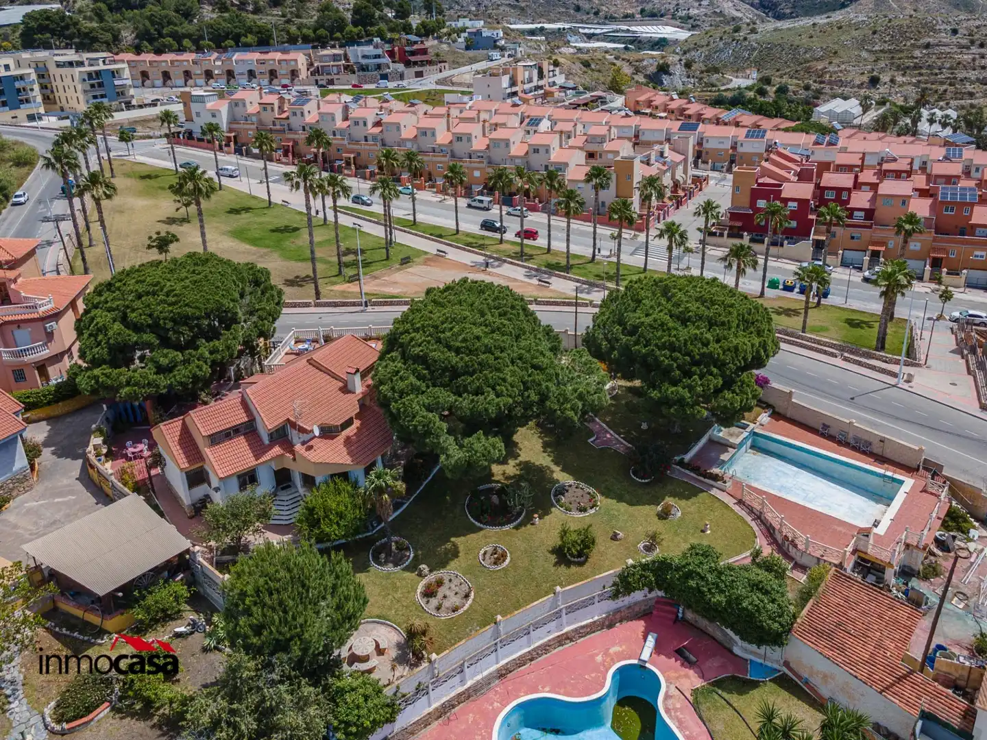 Vista exterior de Casa o chalet en venta en Motril con Aire acondicionado, Terraza y Piscina