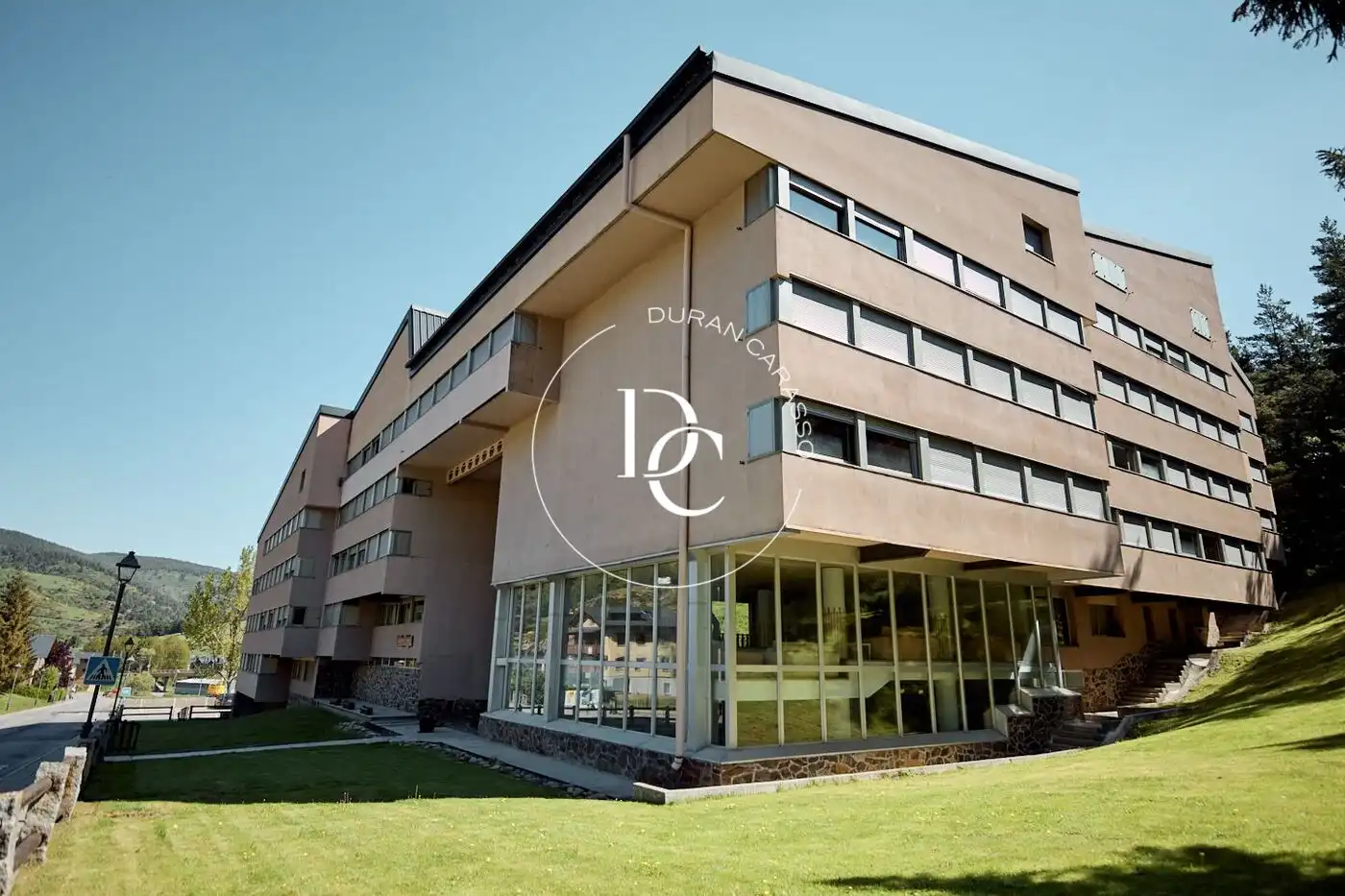 Vista exterior de Dúplex en venda en Alp amb Calefacció i Jardí privat