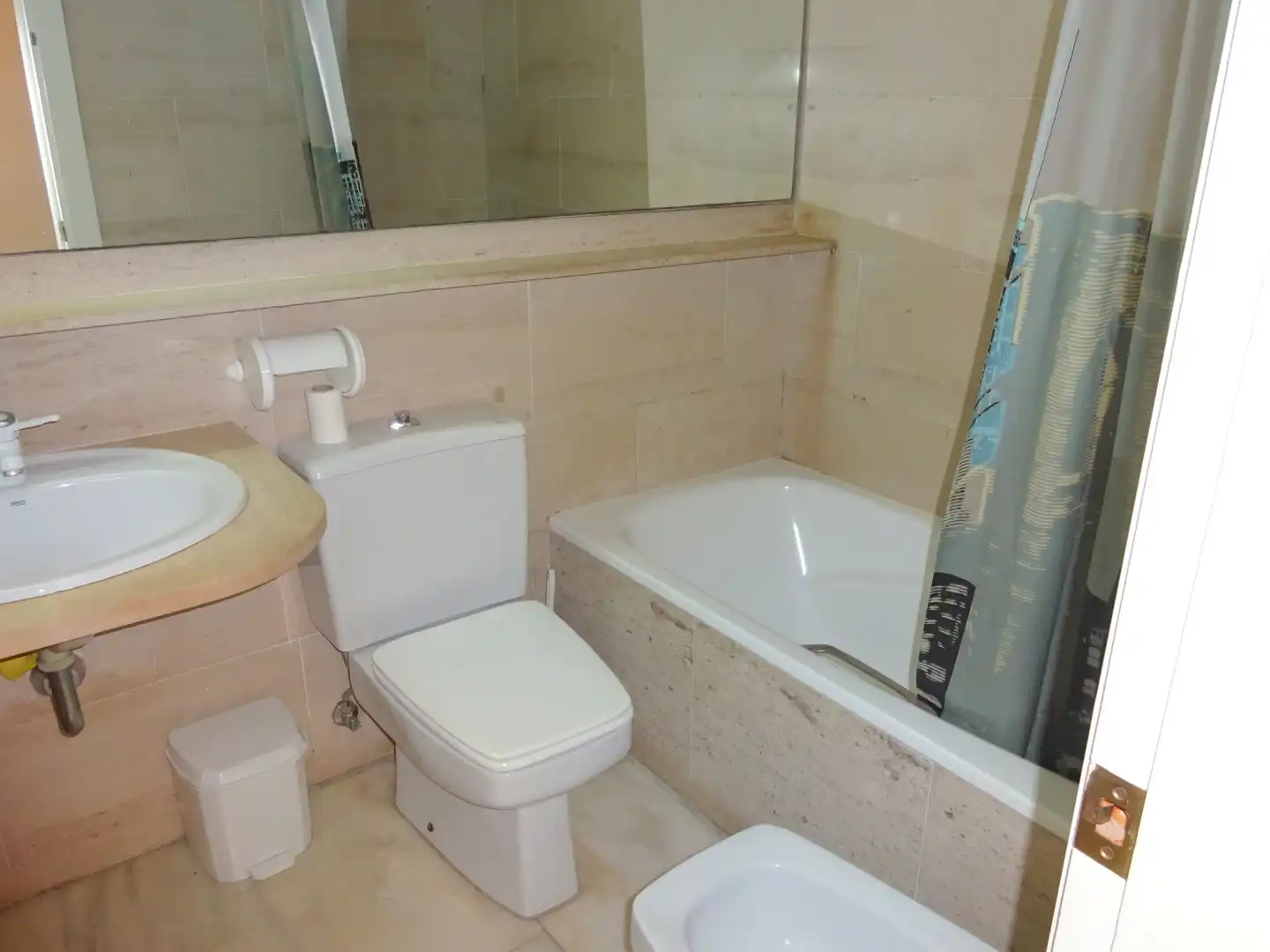 Baño de Apartamento de alquiler en Sevilla con Aire acondicionado, Calefacción y Amueblado