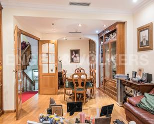 Dining room of Single-family semi-detached for sale in  Barcelona Capital