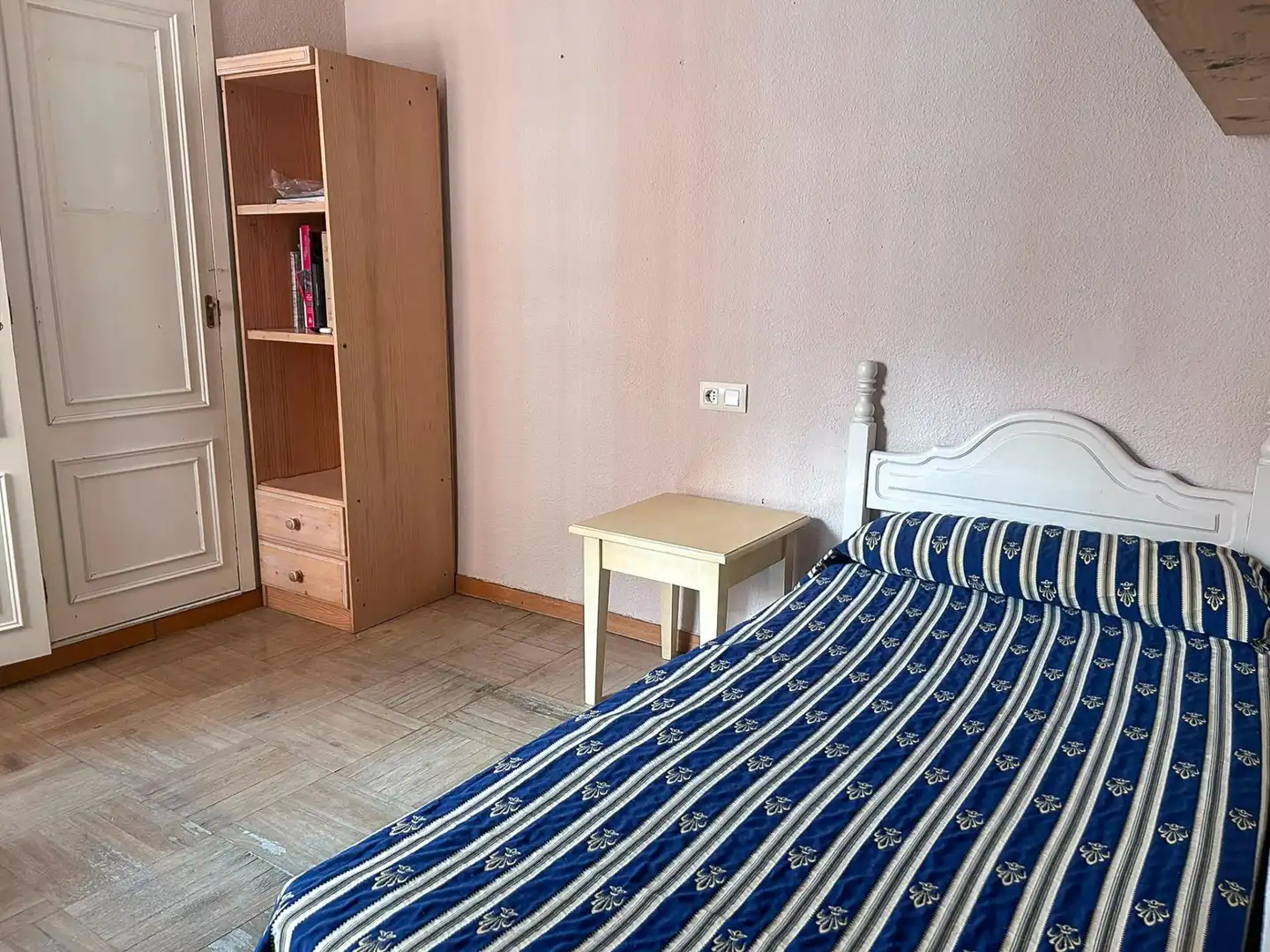 Schlafzimmer von Wohnung zur Miete in Sevilla mit Klimaanlage, Terrasse und Möbliert
