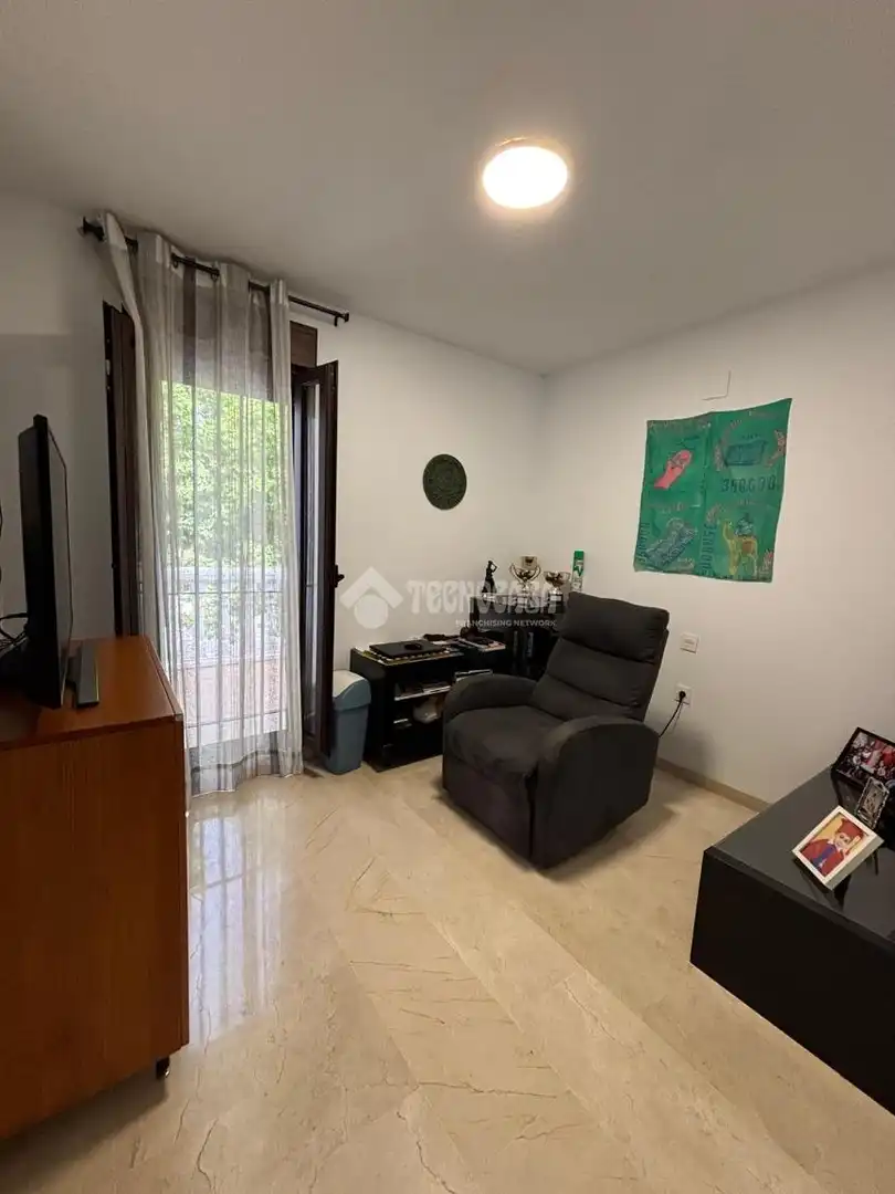 Sala d'estar de Casa adosada en venda en Alcalá de Guadaira amb Aire condicionat i Terrassa