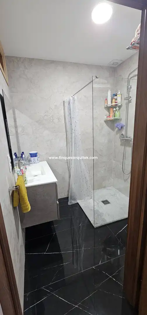 Bany de Casa o xalet en venda en Rosselló amb Aire condicionat, Jardí privat i Terrassa