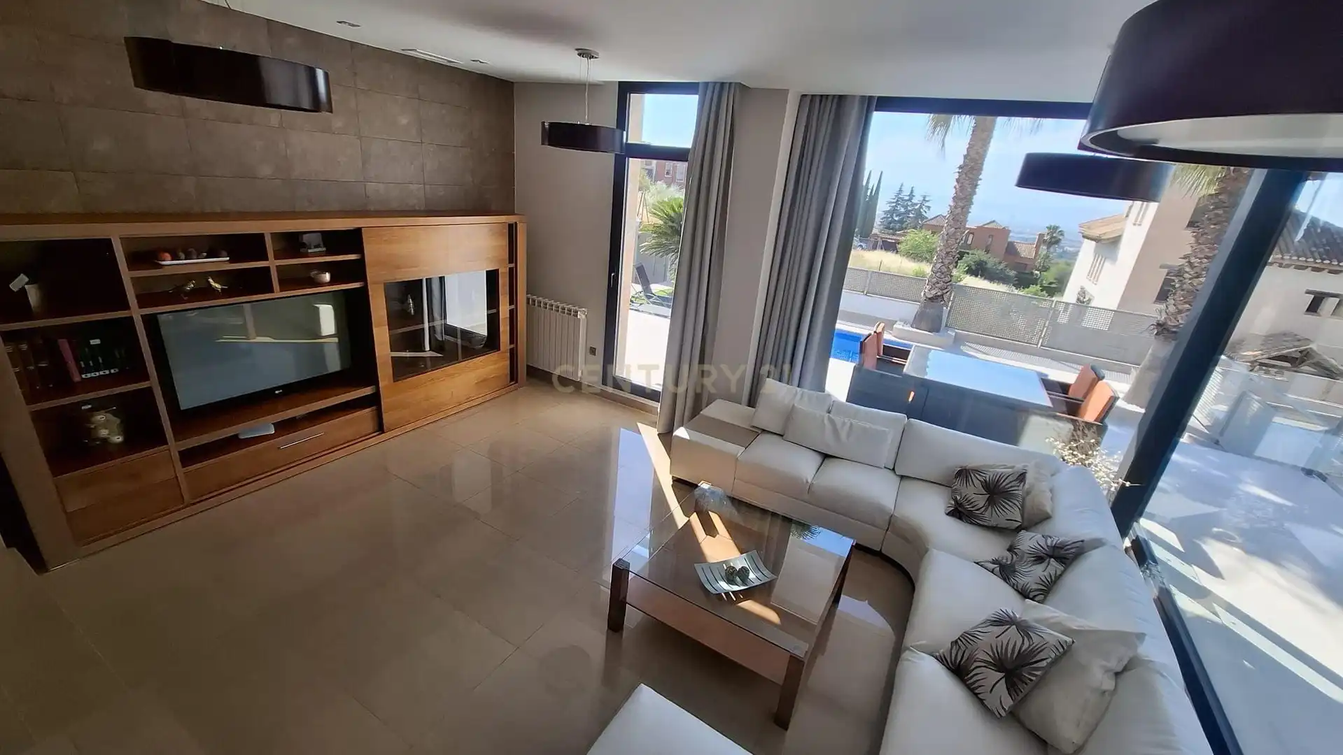 Sala d'estar de Casa o xalet en venda en La Zubia amb Aire condicionat, Jardí privat i Traster