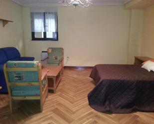 Dormitori de Estudi de lloguer en Salamanca Capital amb Calefacció, Parquet i Moblat