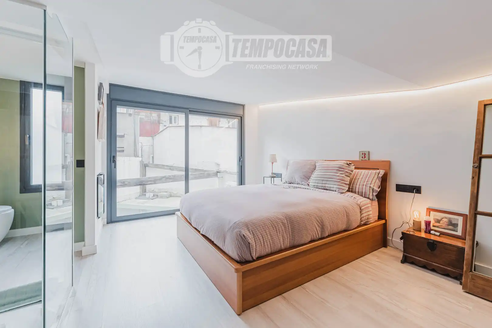Bedroom of Flat for sale in Barcelona  with Air Conditioner, Heating and Balcony