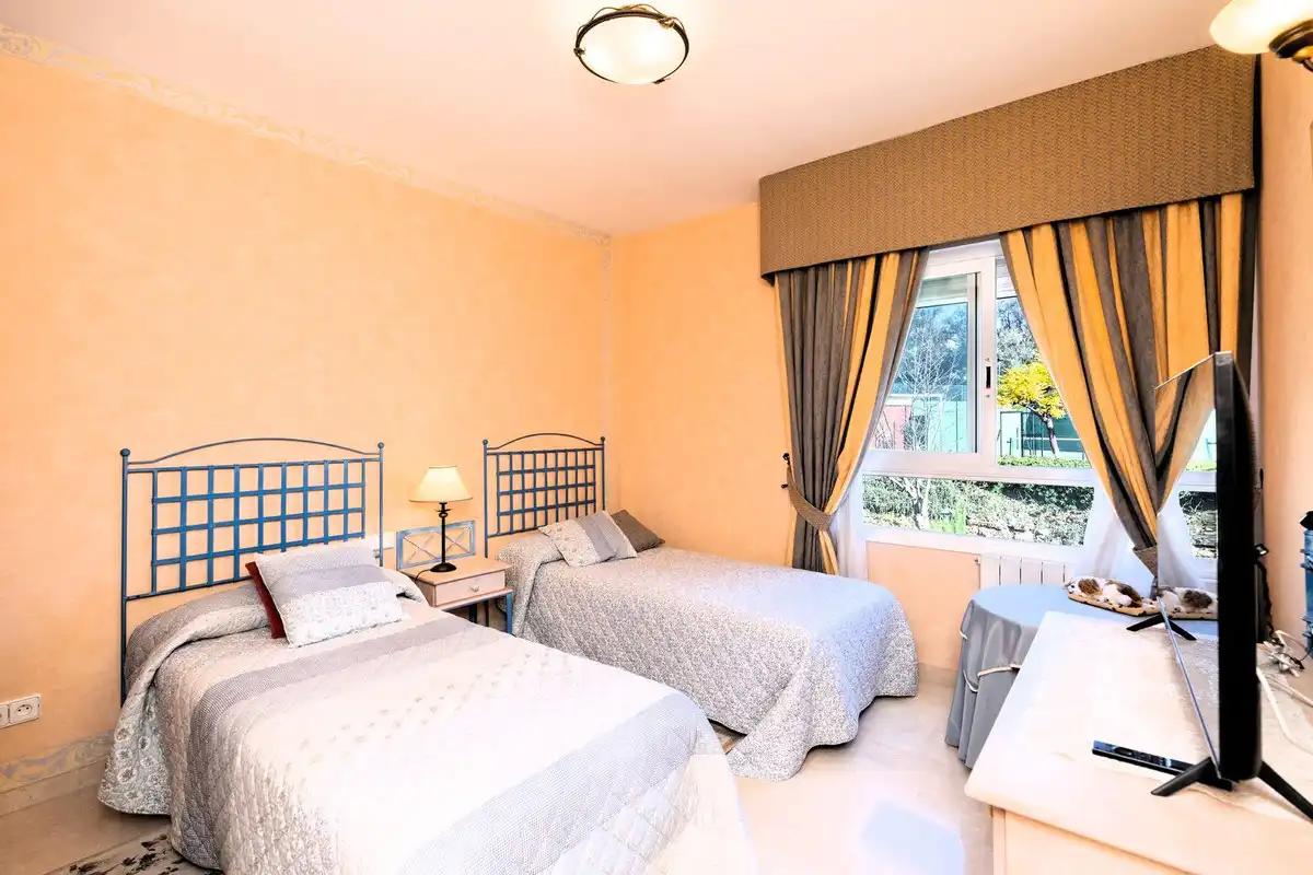 Habitación de Apartamento en venta en Marbella con Aire acondicionado, Amueblado y Internet