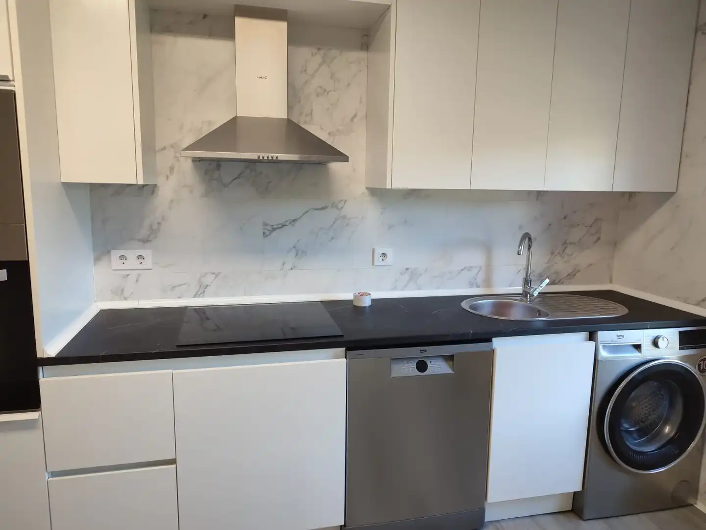Küche von Wohnung zur Miete in Santiago de Compostela  mit Heizung, Abstellraum und Ofen