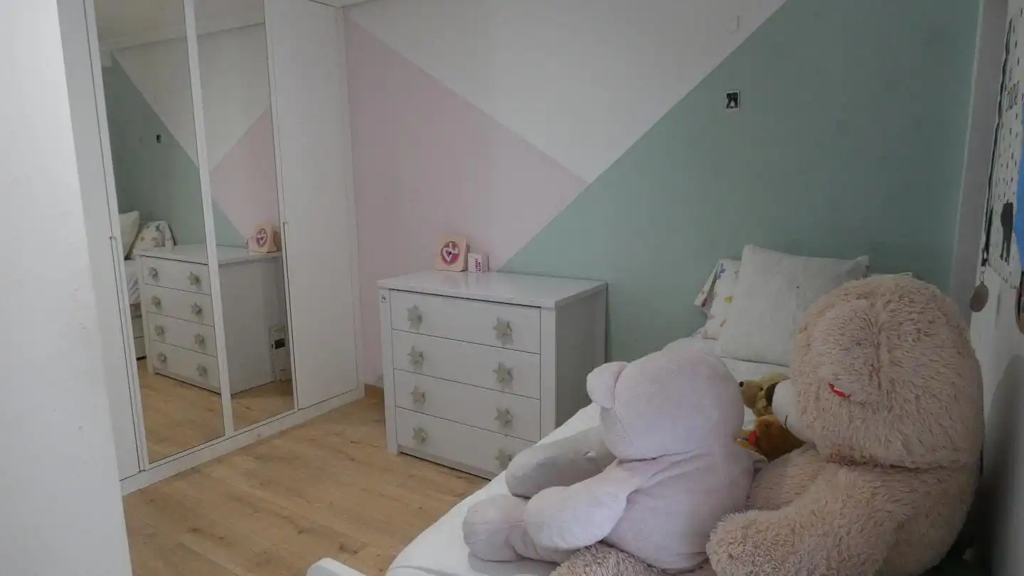 Schlafzimmer von Einfamilien-Reihenhaus zum Verkauf in Benalmádena mit Klimaanlage, Privatgarten und Gemeinschaftspool