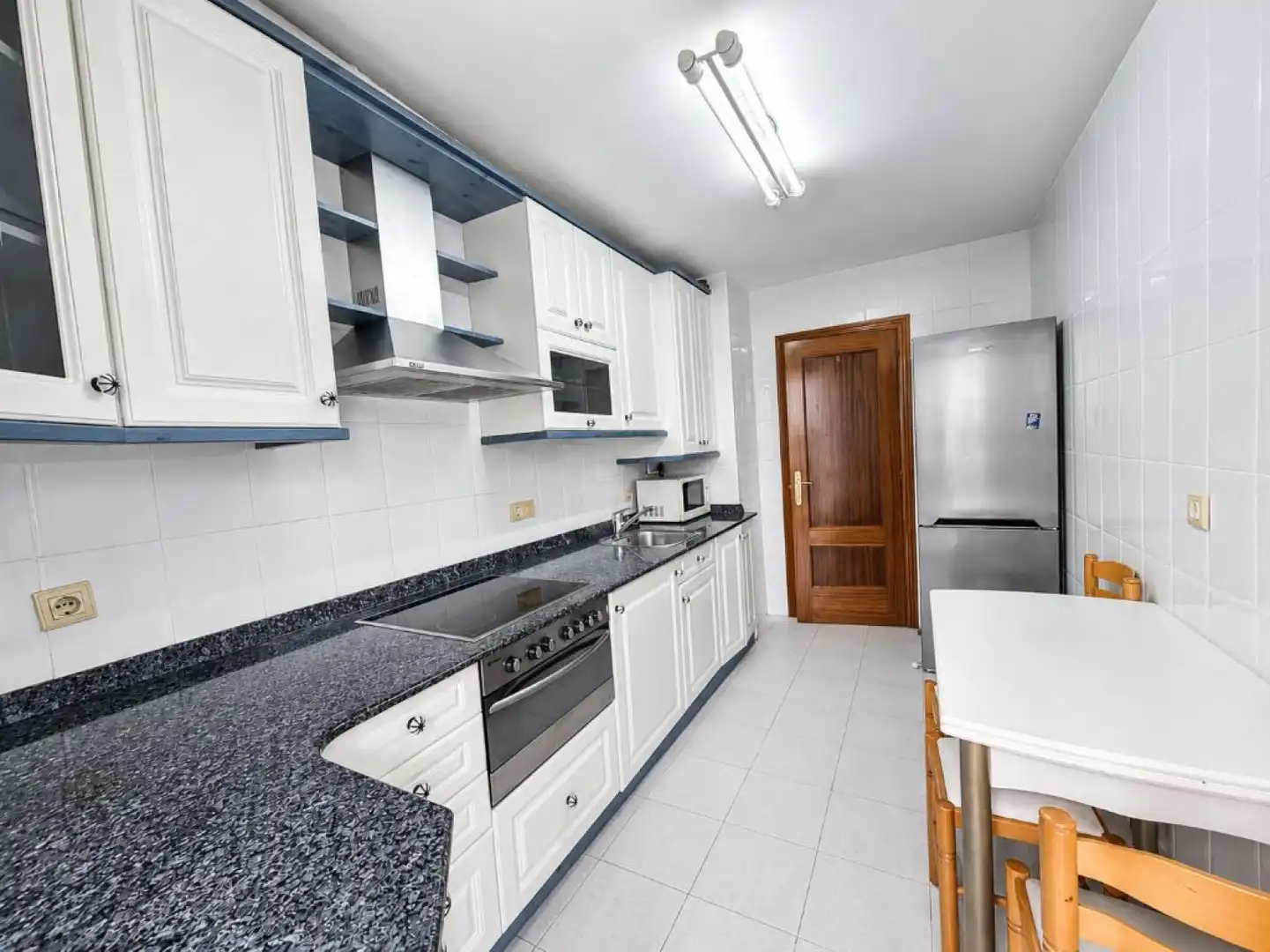 Cocina de Piso en venta en Los Corrales de Buelna  con Calefacción, Jardín privado y Parquet