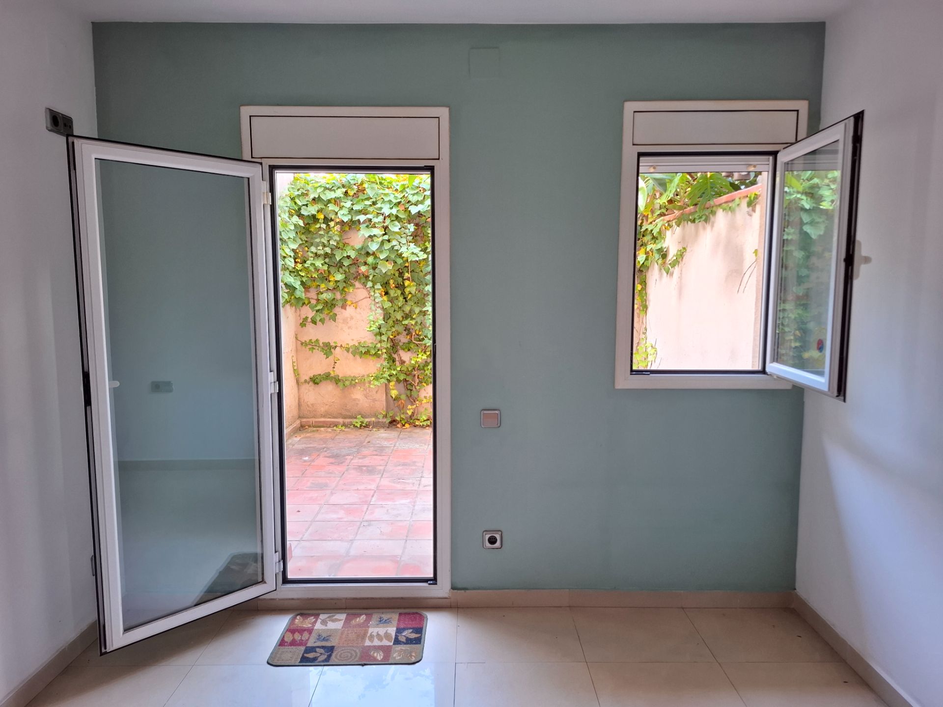 Planta baja for sale in  Barcelona Capital  with Terrace and Alarm