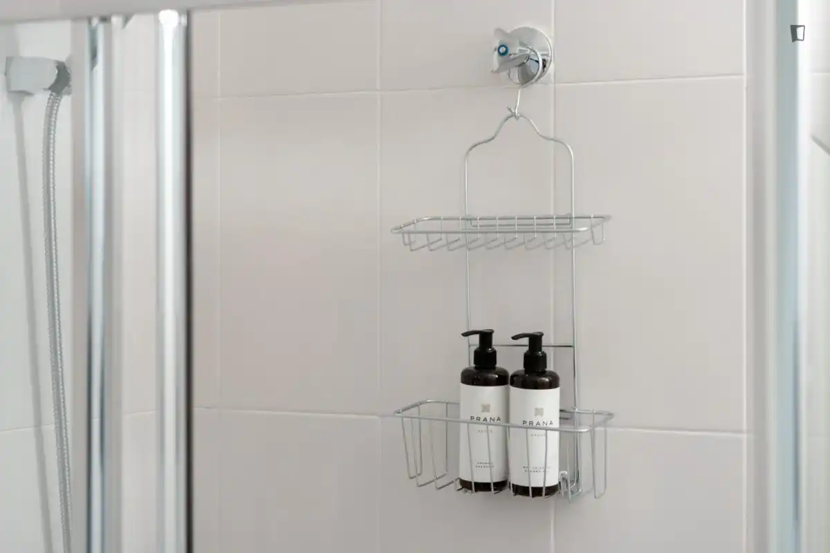 Baño de Apartamento para compartir en Barcelona con Aire acondicionado, Calefacción y Amueblado