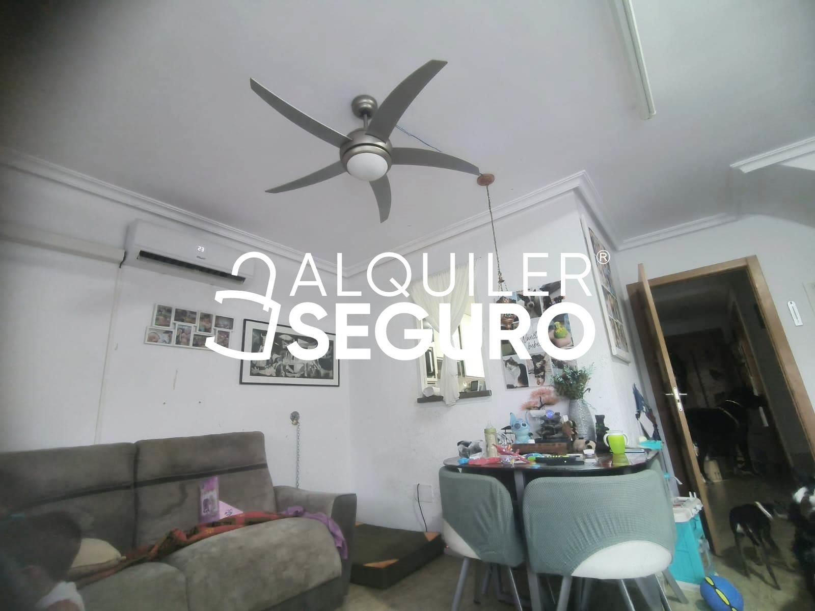 Sala d'estar de Casa o xalet de lloguer en El Carpio de Tajo amb Aire condicionat, Terrassa i Traster