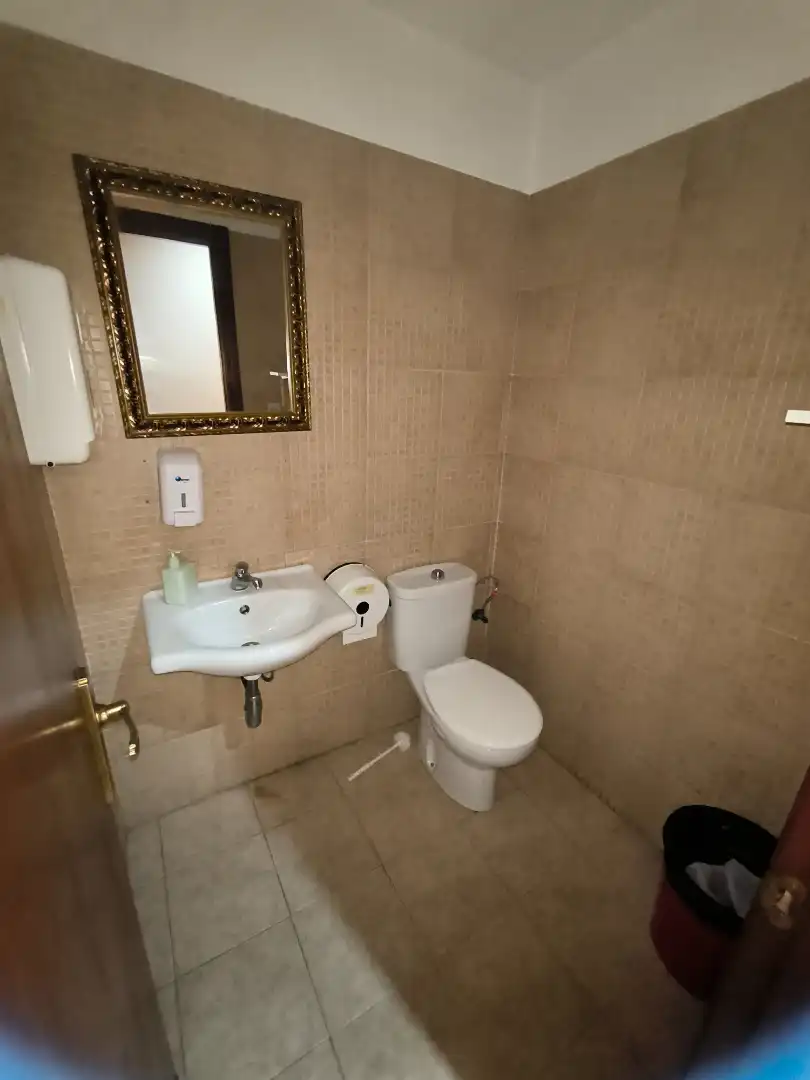Baño de Local en venta en A Coruña Capital  con Amueblado y Alarma