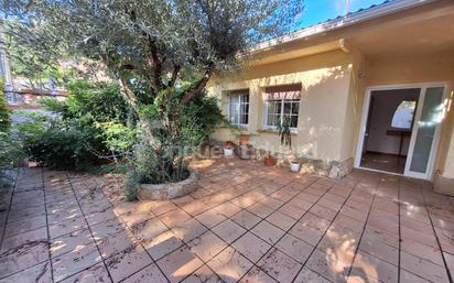 Vista exterior de Casa o xalet en venda en Argentona amb Aire condicionat, Jardí privat i Terrassa