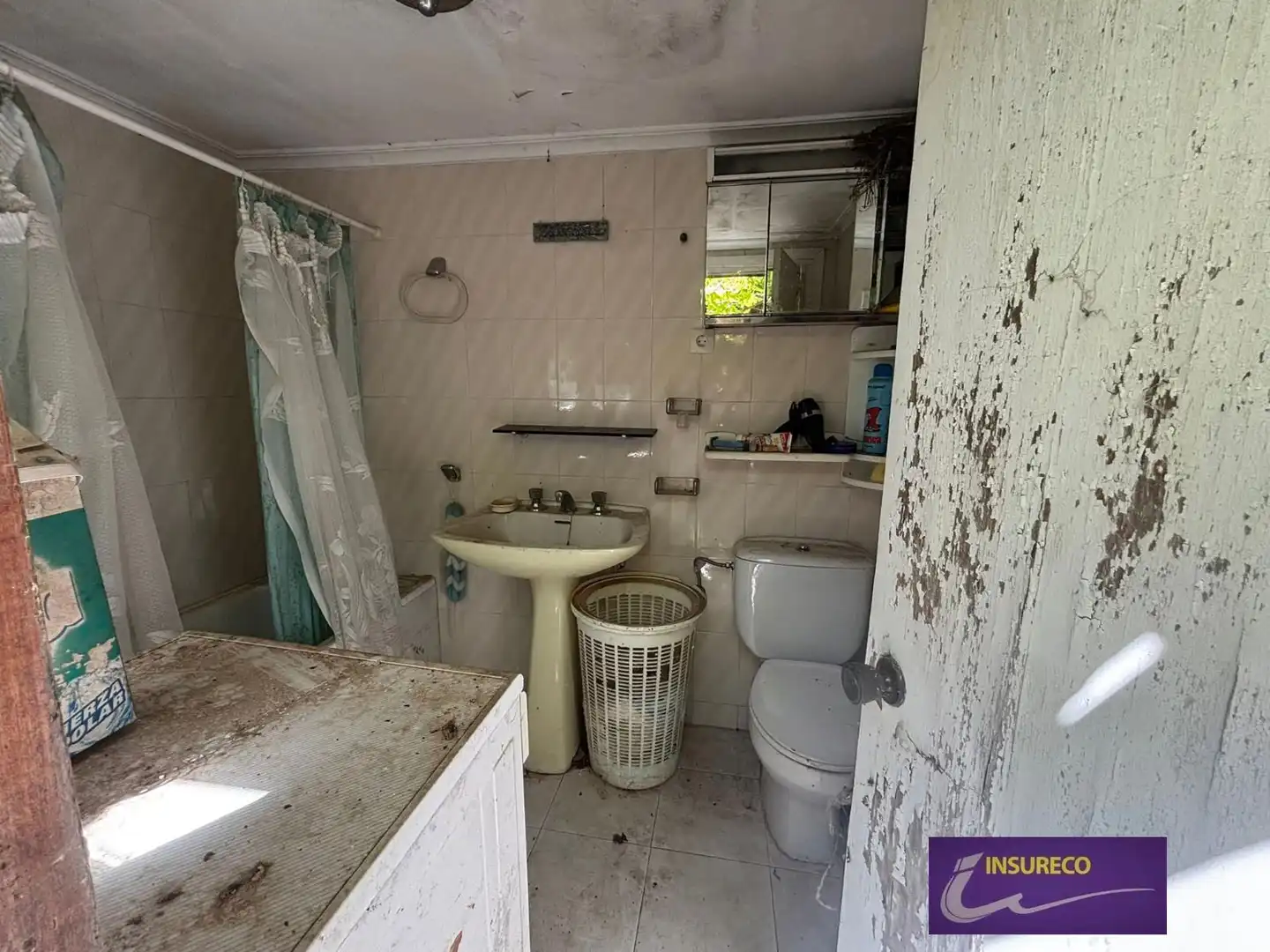 Bathroom of Houses for sale in Pobladura de Pelayo García  with Heating, Storage room and Furnished