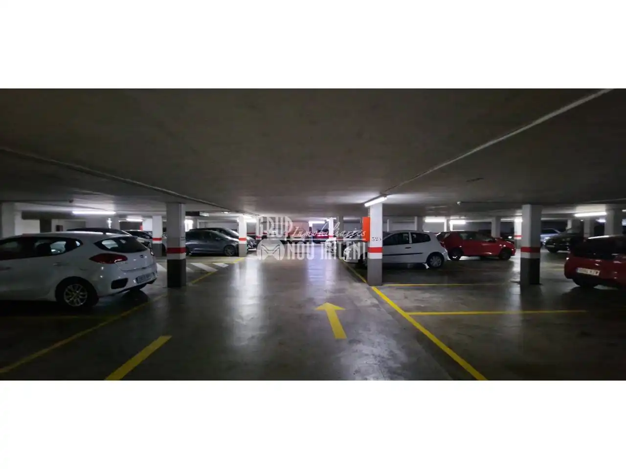 Aparcament de Dúplex de lloguer en Valencia amb Aire condicionat, Jardí privat i Parquet