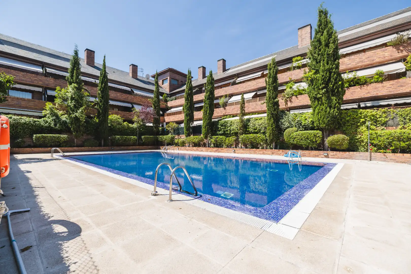 Schwimmbecken von Wohnung zum Verkauf in Las Rozas de Madrid mit Klimaanlage, Heizung und Gemeinschaftspool