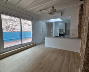 Cuina de Pis de lloguer en  Barcelona Capital amb Aire condicionat, Terrassa i Forn