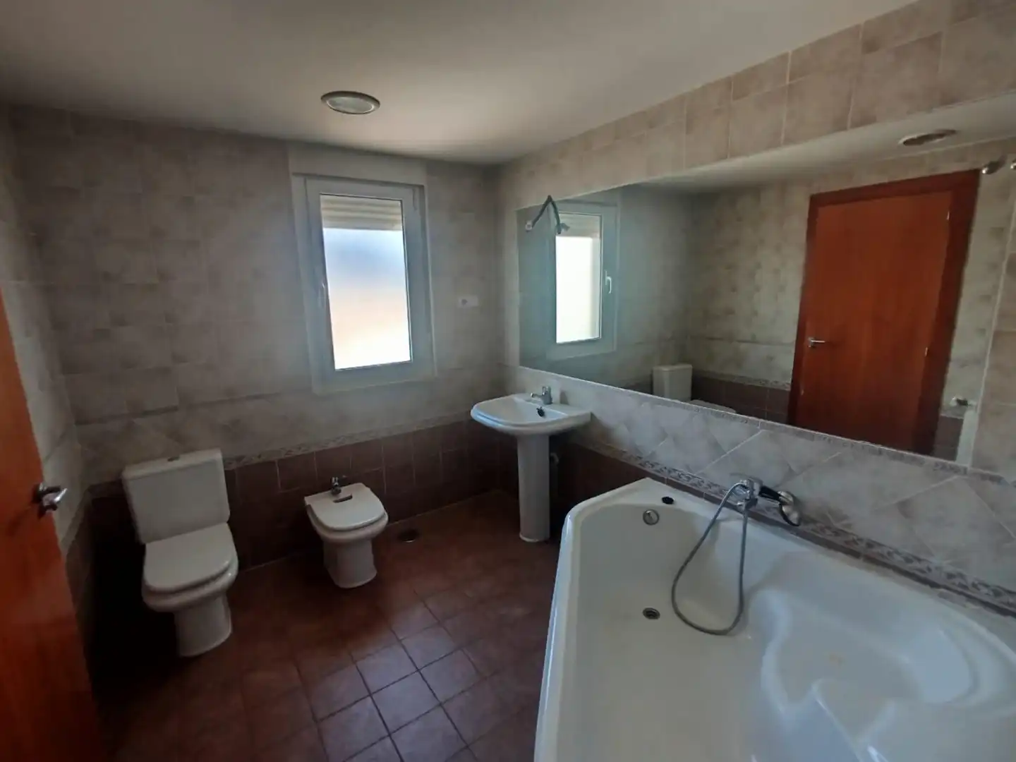 Baño de Casa adosada en venta en Sariegos con Calefacción, Jardín privado y Terraza