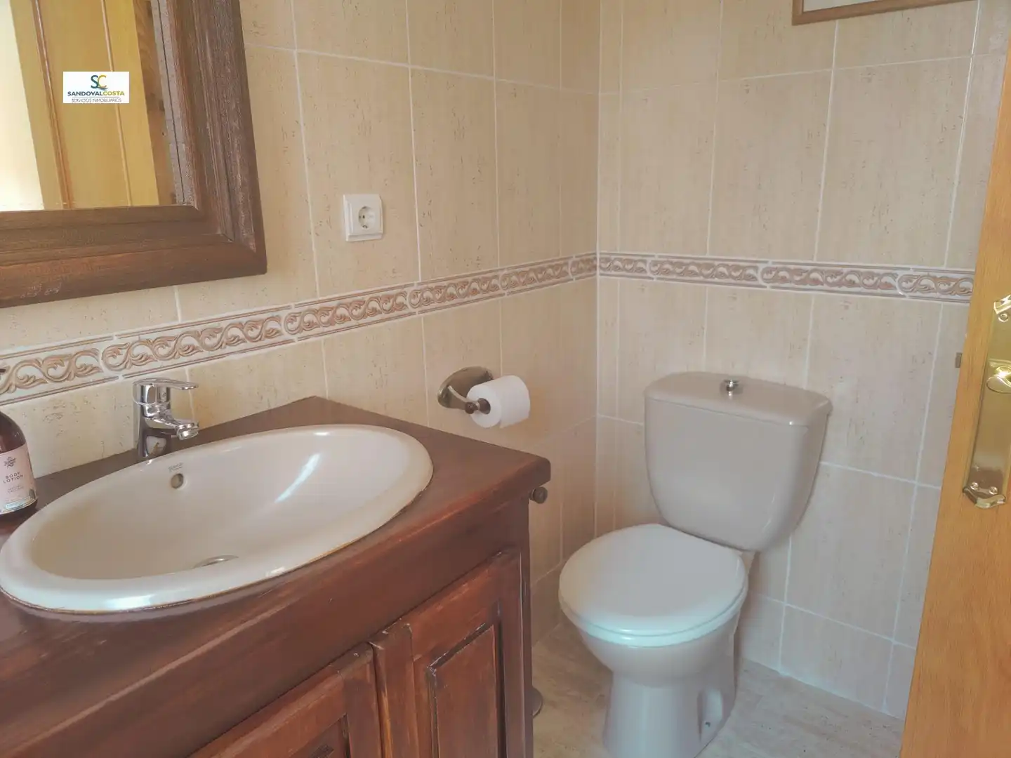 Baño de Piso de alquiler en Alicante / Alacant con Parquet y Piscina comunitaria