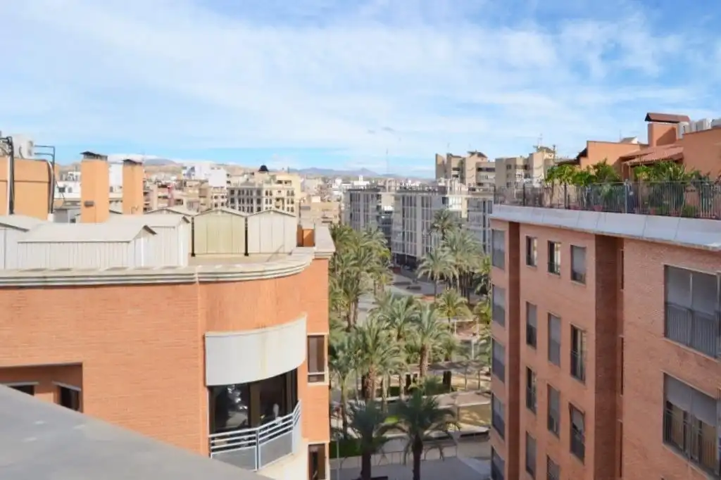 Außenansicht von Dachboden zum Verkauf in Elche / Elx mit Terrasse