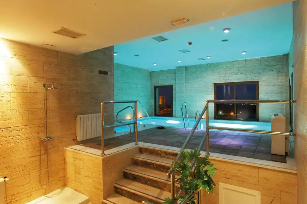 Swimming pool of Buildings for sale in Jarandilla de la Vera
