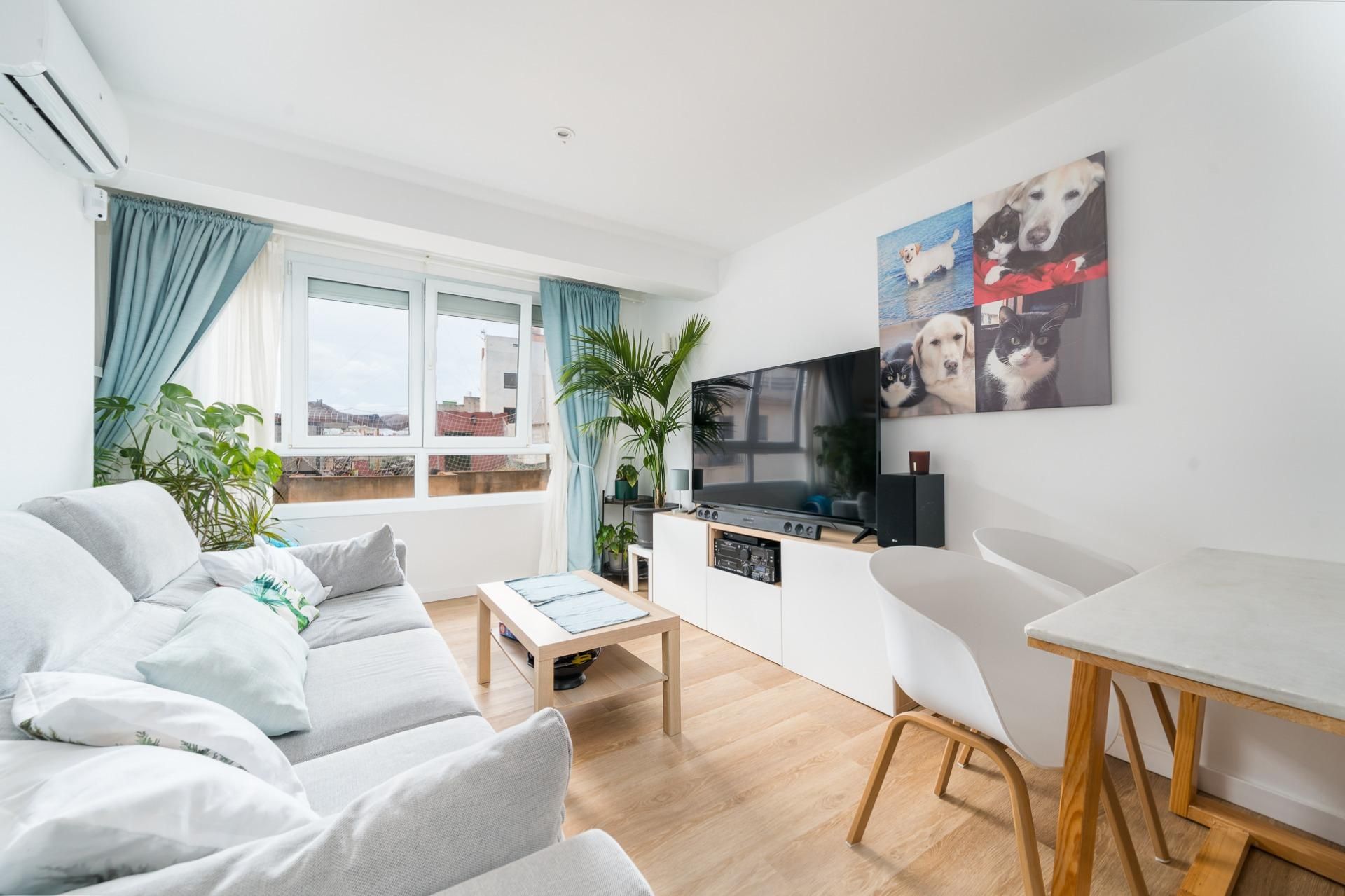 Living room of Flat for sale in  Palma de Mallorca  with Heating, Parquet flooring and Balcony